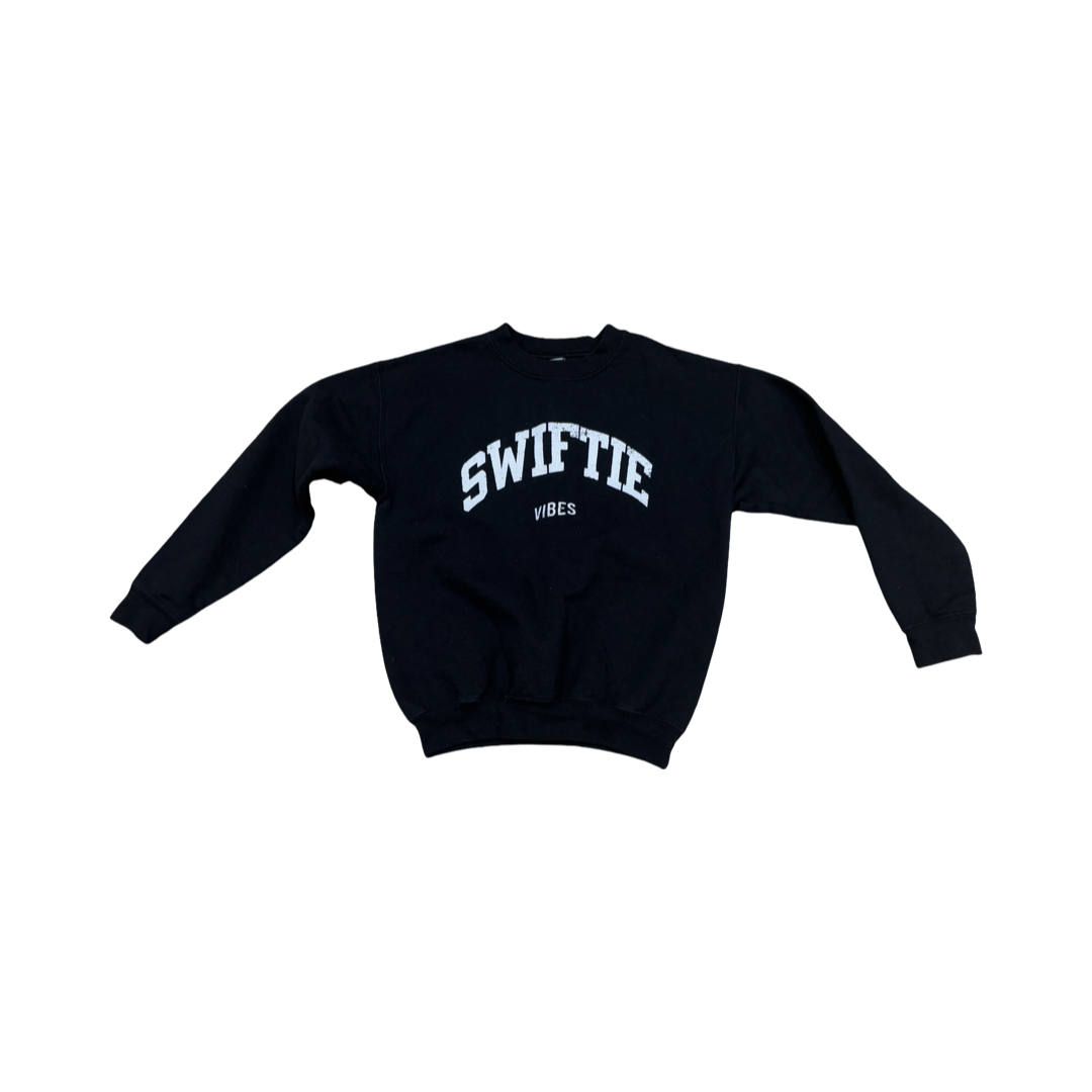 Swiftie Vibes Sweatshirt (M)